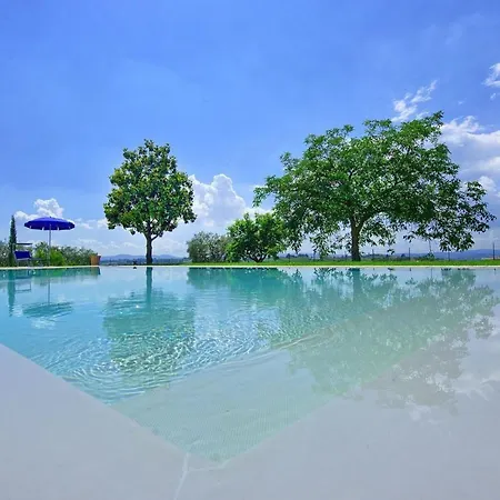 Battifollo Sleeps 12 Pool Air Con Wifi 别墅